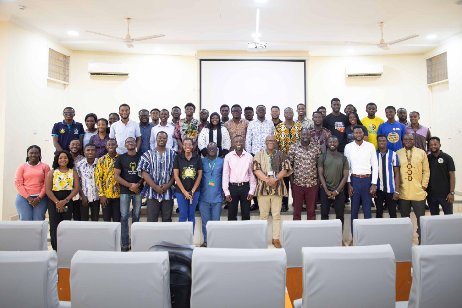 A group photograph after the seminar